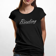 Laden Sie das Bild in den Galerie-Viewer, Everything happens for a Riesling - T-Shirt Damen