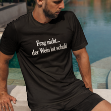 Laden Sie das Bild in den Galerie-Viewer, Frag nicht... der Wein ist schuld - T-Shirt Herren