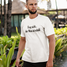 Laden Sie das Bild in den Galerie-Viewer, Frag nicht... der Wein ist schuld - T-Shirt Herren