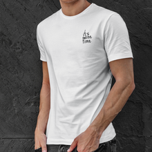 Laden Sie das Bild in den Galerie-Viewer, It&#39;s wine time - T-Shirt Herren