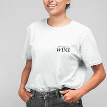 Laden Sie das Bild in den Galerie-Viewer, Powered by wine - T-Shirt Damen