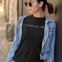 Laden Sie das Bild in den Galerie-Viewer, We drink white wine - T-Shirt Damen