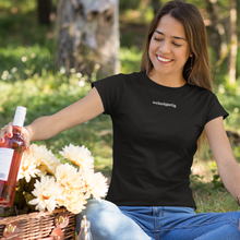 Laden Sie das Bild in den Galerie-Viewer, Weinzigartig - T-Shirt Damen