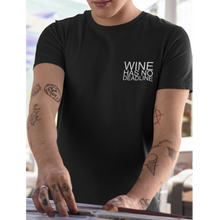 Laden Sie das Bild in den Galerie-Viewer, Wine has no deadline - T-Shirt Herren