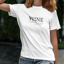 Laden Sie das Bild in den Galerie-Viewer, Wine makes me happy - T-Shirt Damen