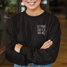 Laden Sie das Bild in den Galerie-Viewer, Zu vino sag ich nie no Sweater schwarz Wein Sweatshirt Shirt Wein Pullover Geschenk für Weinliebhaber