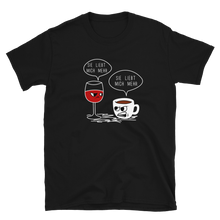 Laden Sie das Bild in den Galerie-Viewer, Sie liebt mich mehr / Kaffee oder Wein - T-Shirt Herren
