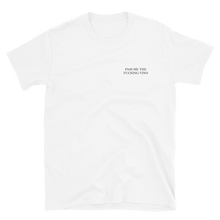 Laden Sie das Bild in den Galerie-Viewer, Pass me the fucking vino - T-Shirt Herren