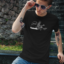 Laden Sie das Bild in den Galerie-Viewer, R.I.P. mit Wein - T-Shirt Herren