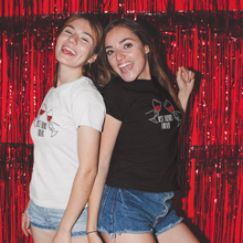 Laden Sie das Bild in den Galerie-Viewer, Wine loving best friends forever - T-Shirt Damen