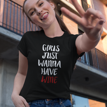 Laden Sie das Bild in den Galerie-Viewer, Girls just wanna have wine - T-Shirt Damen