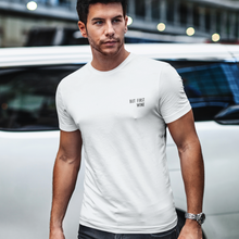 Laden Sie das Bild in den Galerie-Viewer, But first wine - T-Shirt Herren