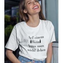 Laden Sie das Bild in den Galerie-Viewer, Gleichgewicht halten - T-Shirt Damen